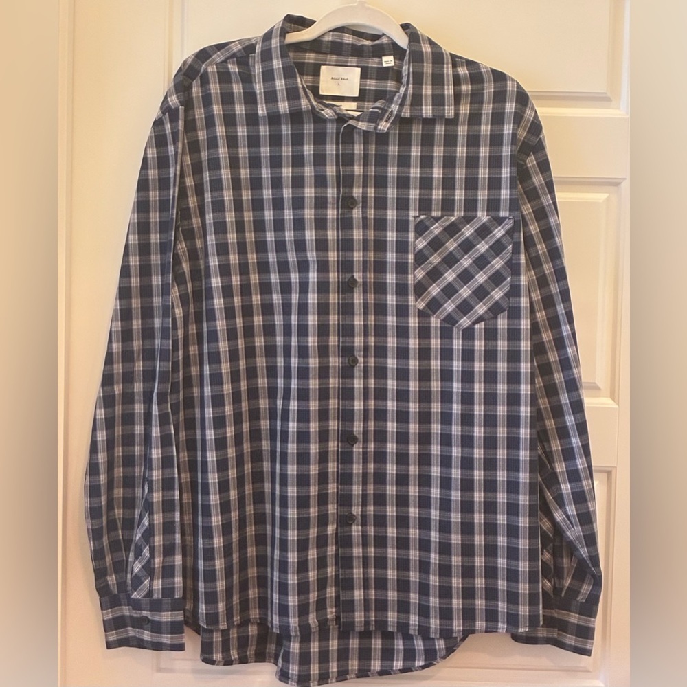 Billy Reid size Large Standard button-down shirt offers classic style & comfort